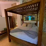 Guest house L Ostau De La Treille