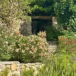 L Ostau De La Treille Guest house