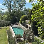 L Ostau De La Treille Guest house