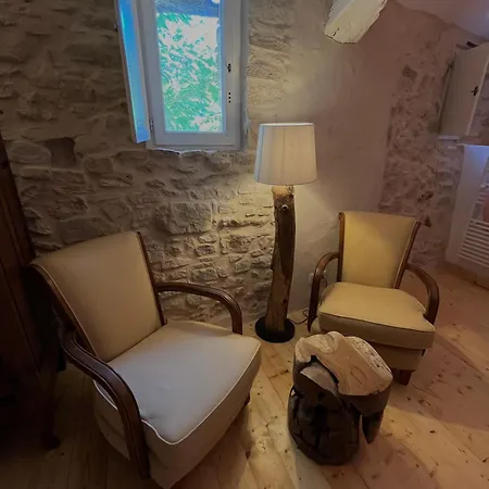 L Ostau De La Treille Guest house Limans