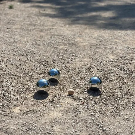 L Ostau De La Treille Pensionat 3*