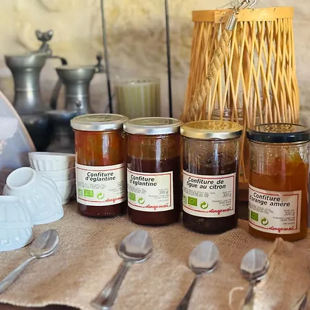 L Ostau De La Treille Maison d'hôtes