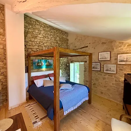 L Ostau De La Treille Maison d'hôtes Limans