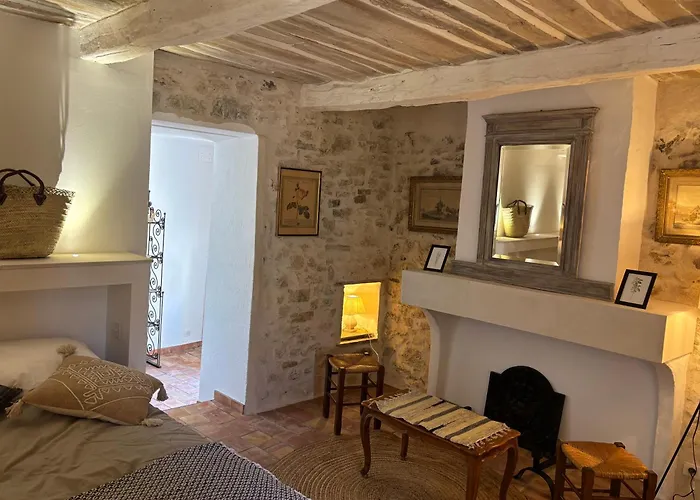 L Ostau De La Treille Affittacamere Limans