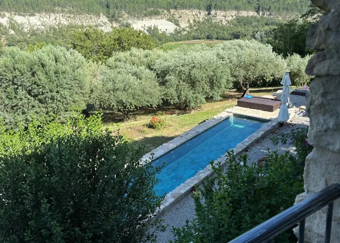 L Ostau De La Treille Affittacamere